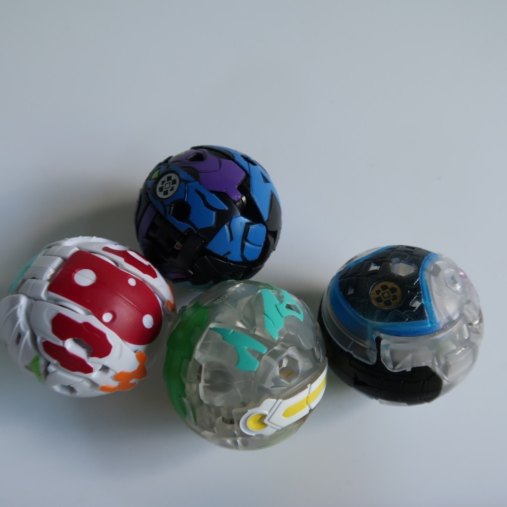 Lot Of 4‎ Bakugan Brawlers Armored Alliance two elements with magnetic card